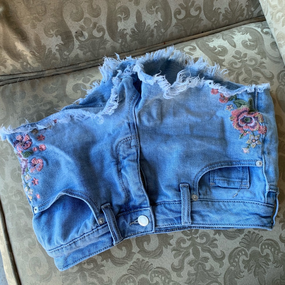 Shorts with flowers on side